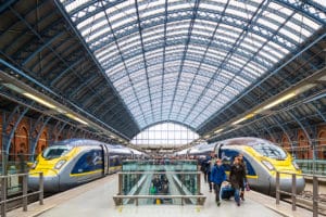 De trein of vliegen naar Londen. Kan de Eurostar de concurrentie aan?