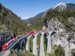 Glacier Express: 8 uur genieten van de Zwitserse bergen