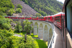 Bernina Express: via de mooiste spoorlijnen van Zwitserland