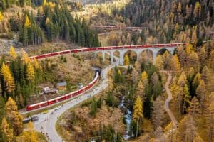 In beeld: De langste trein ter wereld in Zwitserland