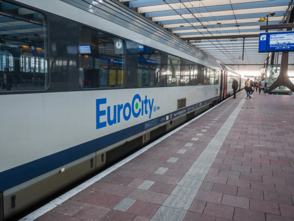De EuroCity rijdt tussen Rotterdam Centraal en Brussel Zuid.