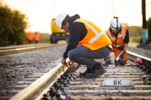 ProRail moet noodgedwongen beknibbelen op noodzakelijke spoorvernieuwing – project in Haarlem geschrapt