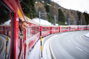 Bernina Express in de winter door de sneeuw