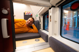 Treinreizigers staan uren in de kou zonder informatie: NS vindt extra gebaar niet nodig