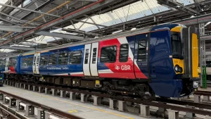 Eerste trein in genationaliseerd Great British Railways-jasje – Britse spoorrevolutie op stoom